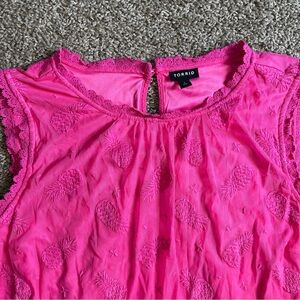 Torrid hot pink sleeveless blouse embroidered pineapple sheer feminine‎ 3X top